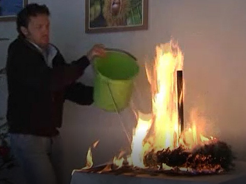 Video: «Incendio corona d'Avvento»